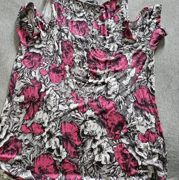 Rock & Republic Floral Cold Shoulder Top - Pink and Gray Size L - Picture 7 of 7